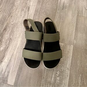 Keen: Elle Olive Green Sandals